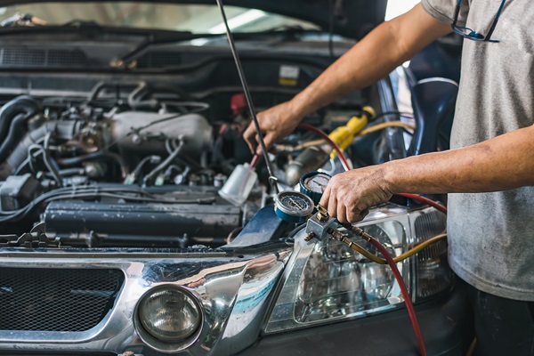 Leak detection, refrigerant filling, and car air conditioner maintenance.Liquid cooling device and meter installed in the vehicle by qualified experts.